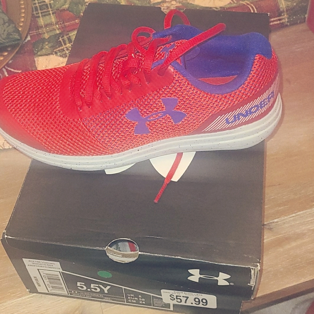 UNDER ARMOUR  BOYS TENNIS SHOES